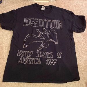 🌸 Led Zeppelin t shirt! Mens size large!